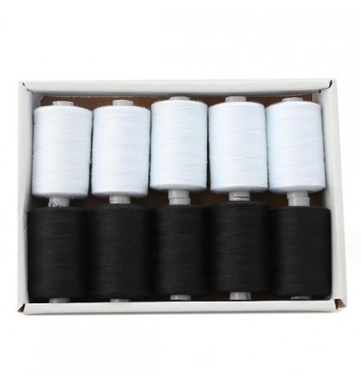 Набор белых и черных ниток для шитья